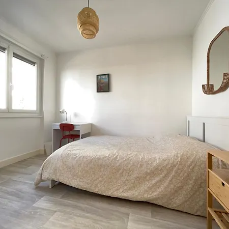 Appartement Le Lemptegy - Confortable T4 Proche De La Gare Avec Petit Balcon *