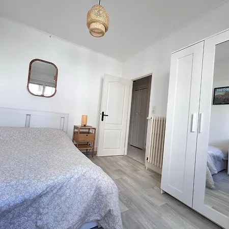 Appartement Le Lemptegy - Confortable T4 Proche De La Gare Avec Petit Balcon *
